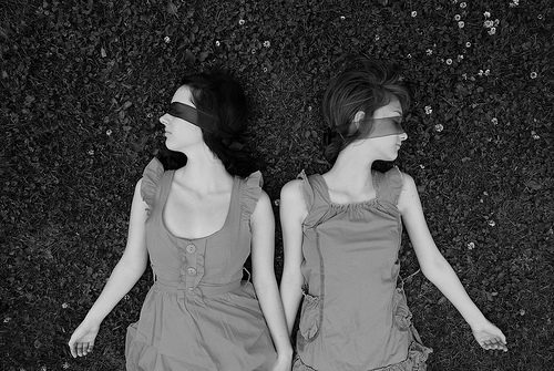 很漂亮的QQ空间欧美意境图片：载着气球，陪你兜风