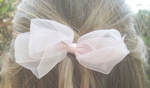 很漂亮的QQ空间欧美意境图片：载着气球，陪你兜风