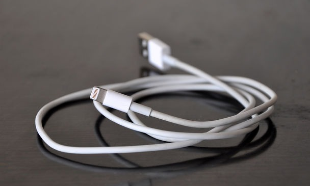 手机充电 手机充电